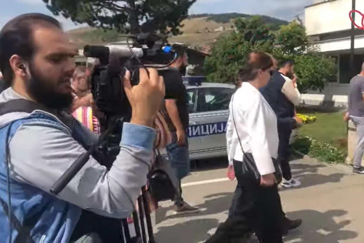 Učiteljicu priveli zbog himne