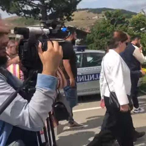 Učiteljicu priveli zbog himne