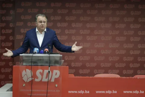 Nermin Nik&scaron;ić