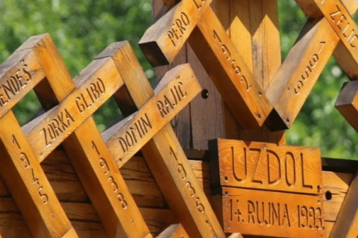 Uzdolski križ