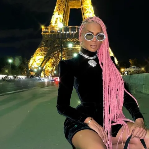 Jelena Karleu&scaron;a u Parizu