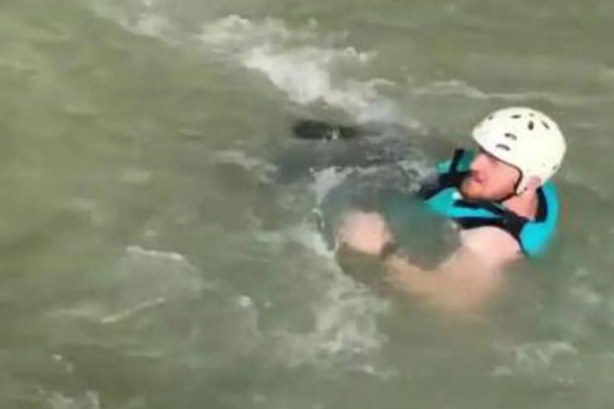 Matthew Field i kupanje u Neretvi