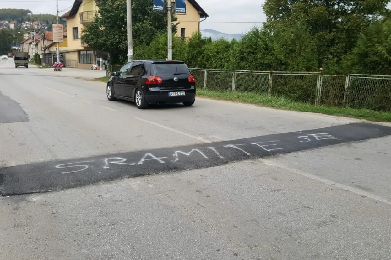 Natpis na "ležećem policajcu"