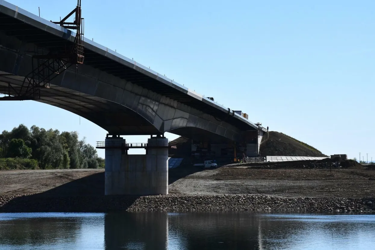 Gradili&scaron;te novog mosta preko Save kod Bosanske Gradi&scaron;ke