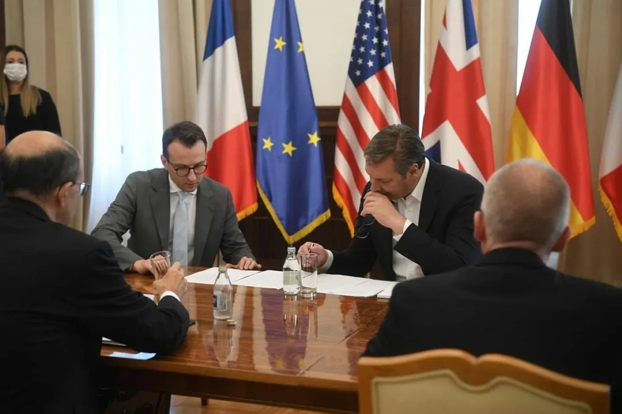 Vučić s veleposlanicima Kvinte