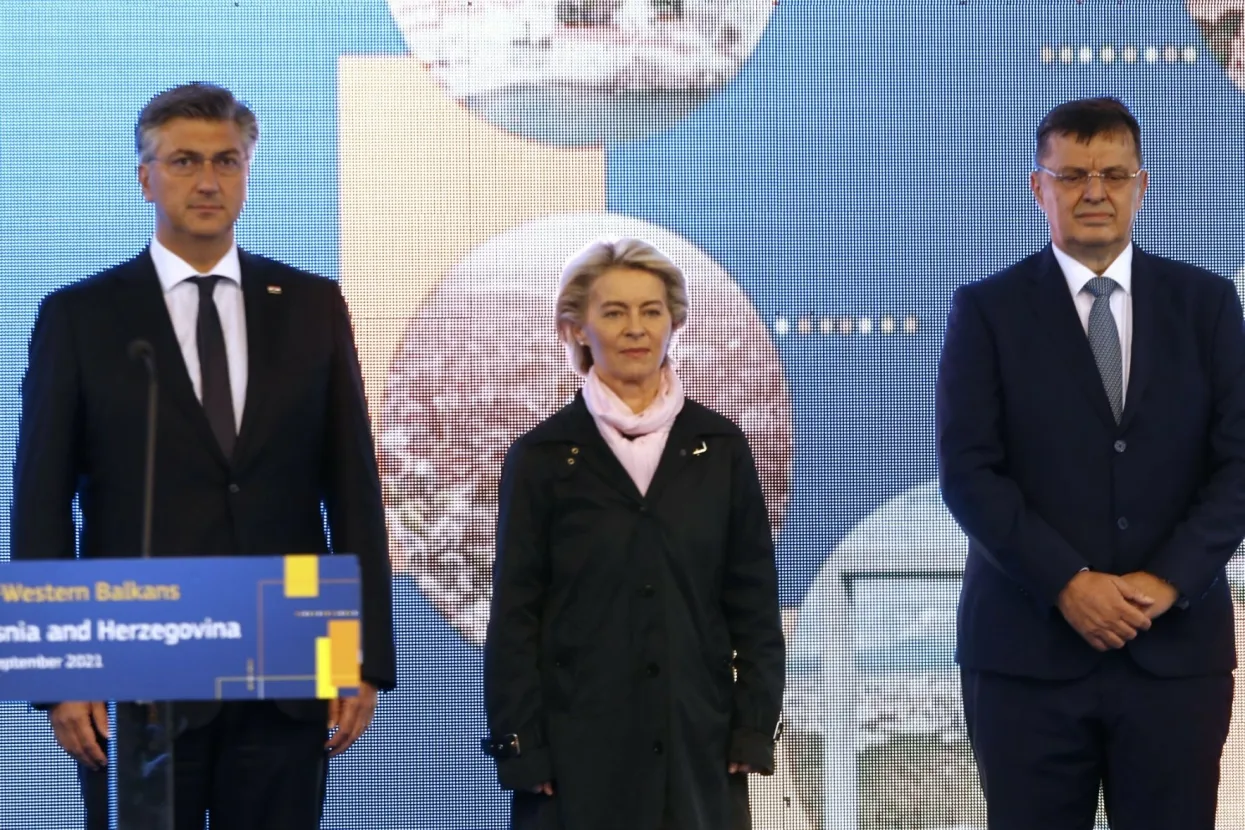 Predsjednica Europske komisije Ursula von der Leyen, predsjednik Vlade Republike Hrvatske Andrej Plenković i predsjedavajući Vijeća ministara BiH Zoran Tegeltija