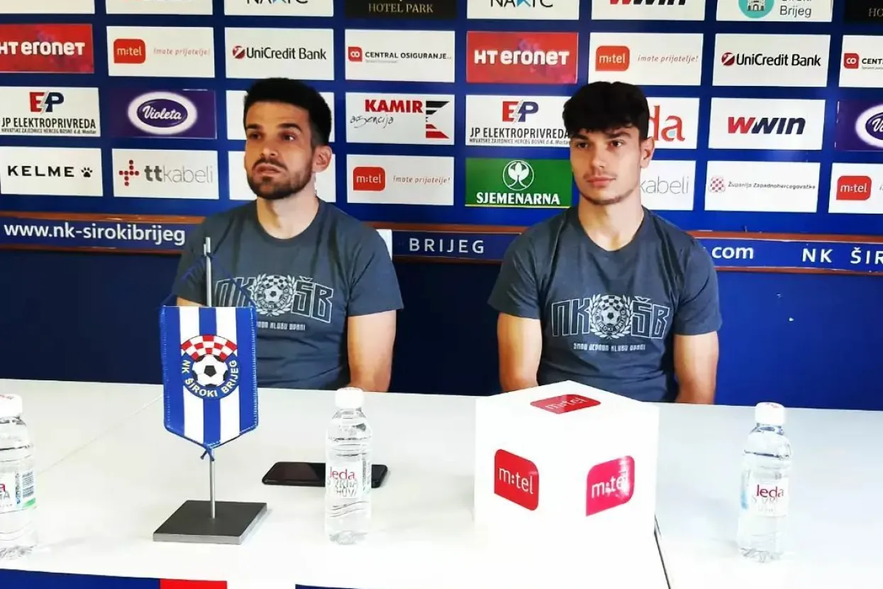 Trener &Scaron;irokog Jure Ivanković i vezni igrač Jakov Blagaić