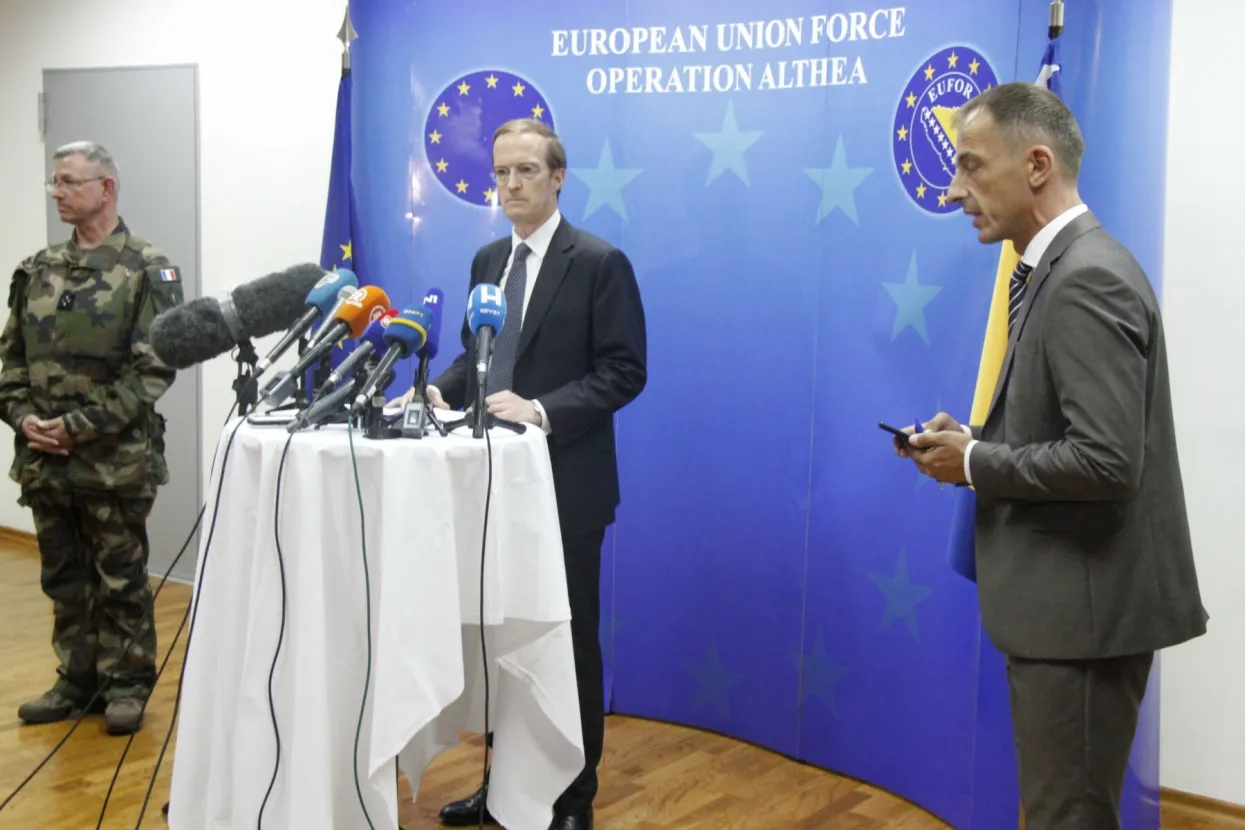 1. listopada - Charles Fries, zamjenik glavnog tajnika Europske službe za vanjsko djelovanje (EEAS) za zajedničku sigirnosnu i obrambenu politiku i odgovor na krize