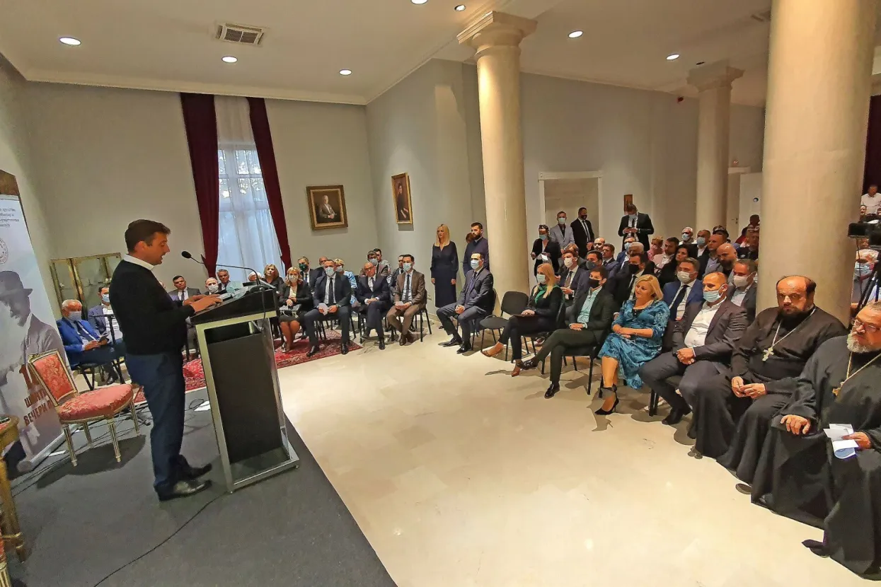 MOSTAR, 4. listopada - Premijerka Srbije Ana Brnabić otvorila je 102. izdanje tradicionalne kulturne manifestacije "&Scaron;antićeve večeri poezije".