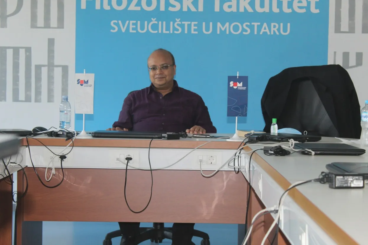 Profesor Sumantra Bose