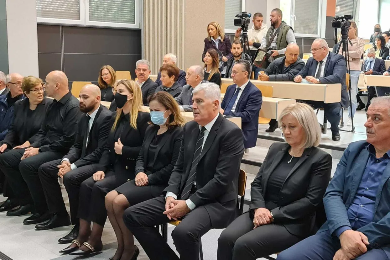 Komemoracija za ministra zdravstva FBiH Vjekoslava Mandića