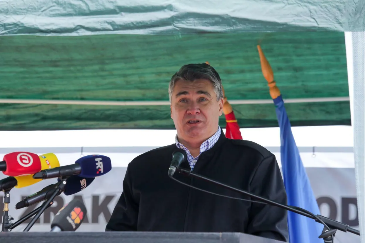 09.10.2021., Osijek - Predsjednik Republike i vrhovni zapovjednik Oruzanih snaga Republike Hrvatske sudjelovao je na svecanom obiljezavanju 30. obljetnice osnutka Samostalnog zrakoplovnog voda Osijek.