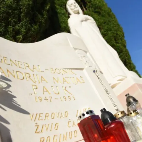 Spomenik Andriji Matija&scaron;u - Pauku