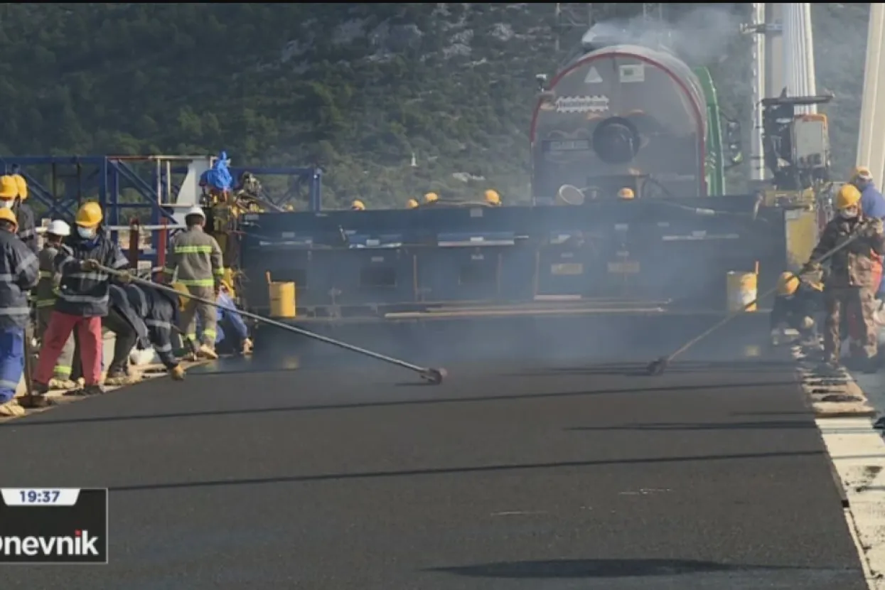 Asfaltira se Pelješki most