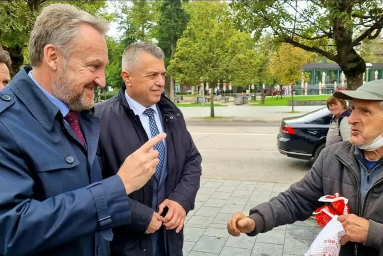 Bakir Izetbegović prošetao centrom Banje Luke
