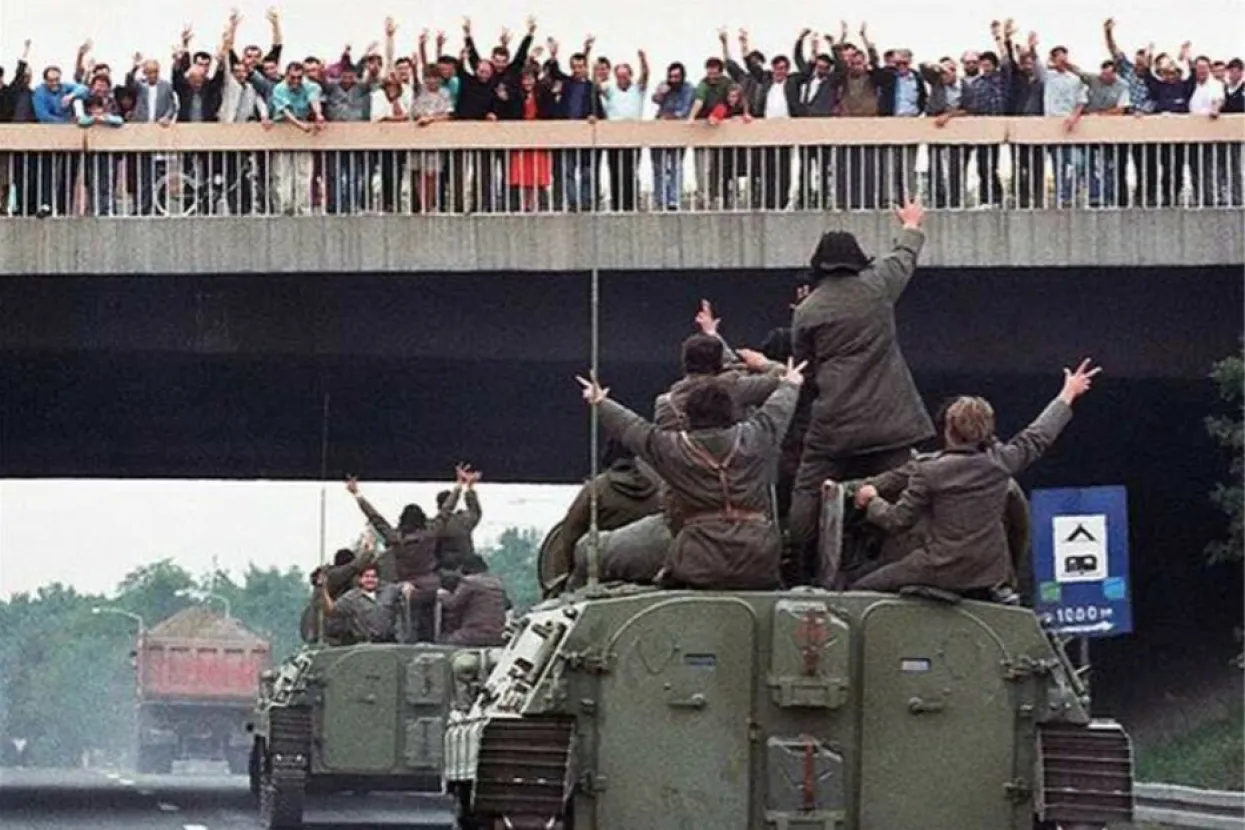 Cvijećem zasipali tenkove JNA