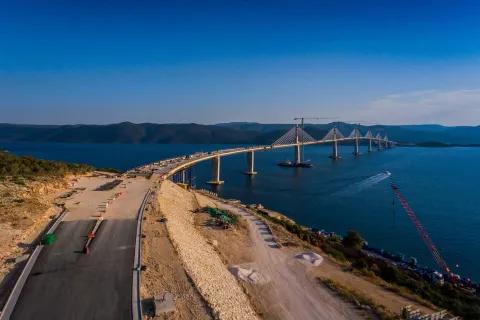 Fotografije iz zraka Peljeskog mosta. Pogled na sjeverni dio mosta.