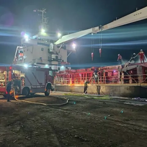 Požar u Luci Ploče: Vatrena stihija zahvatila brod