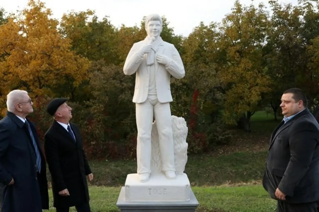 Spomenik Toši Proeskom