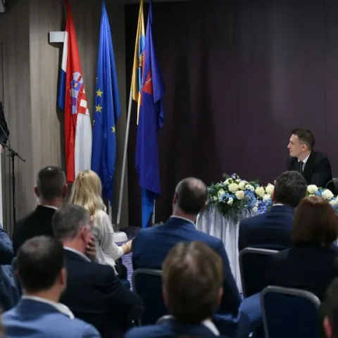 Predsjednik RH Zoran Milanović sudjelovao je na svečanoj sjednici Gradskog vijeća Grada Makarske