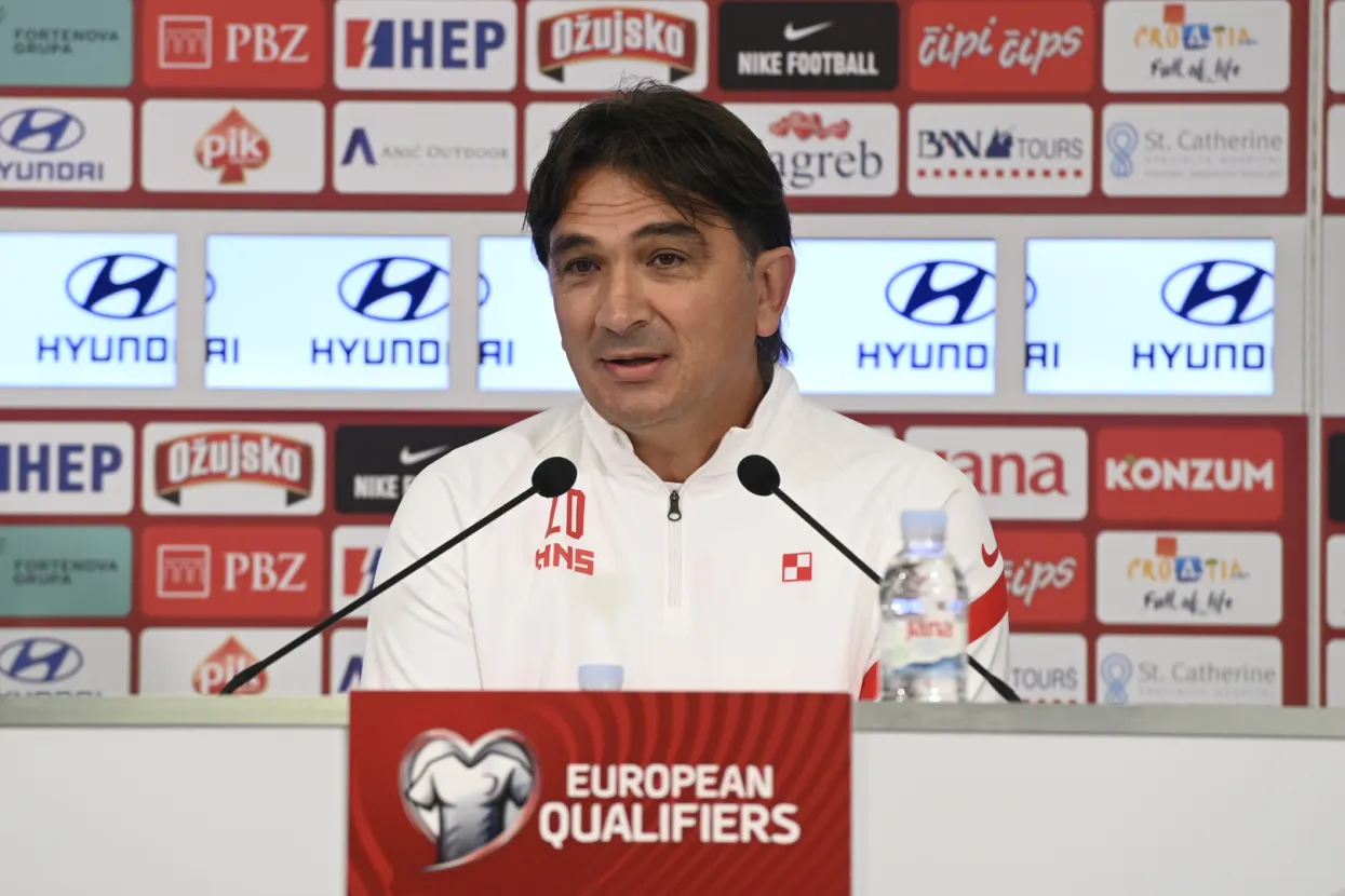 Osijek, 10.10.2021. - Konferencija za medije Hrvatske nogometne reprezentacije pred utakmicu kvalifikacija za Svjetsko nogometno prvenstvo protiv Slovačke. Na fotografiji Zlatko Dalić.
foto HINA/ HNS/ Drago Sopta/ ml