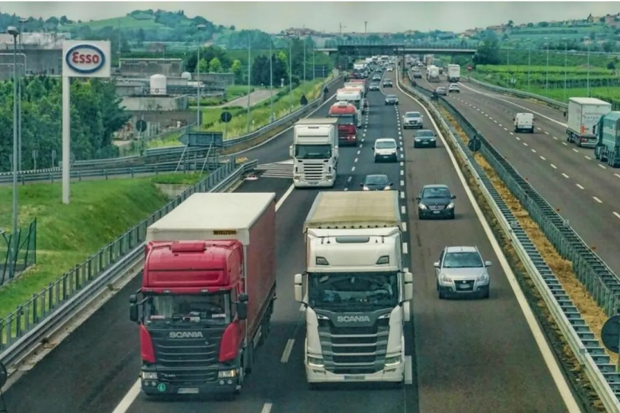 Iza&scaron;ao zapaliti cigaretu usred gužve na autocesti. Supruga zaboravila na njega i nastavila dalje