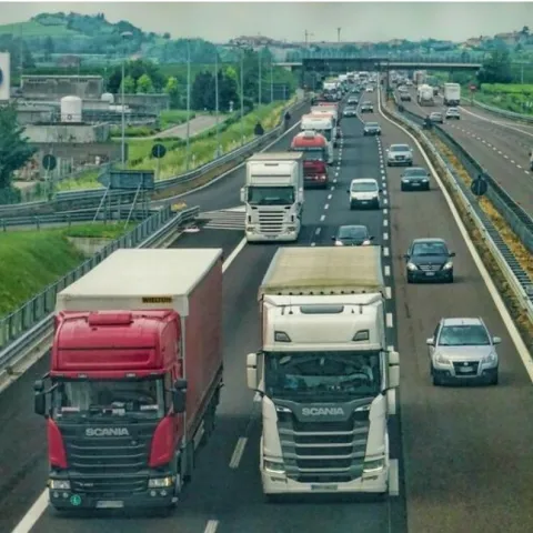 Iza&scaron;ao zapaliti cigaretu usred gužve na autocesti. Supruga zaboravila na njega i nastavila dalje