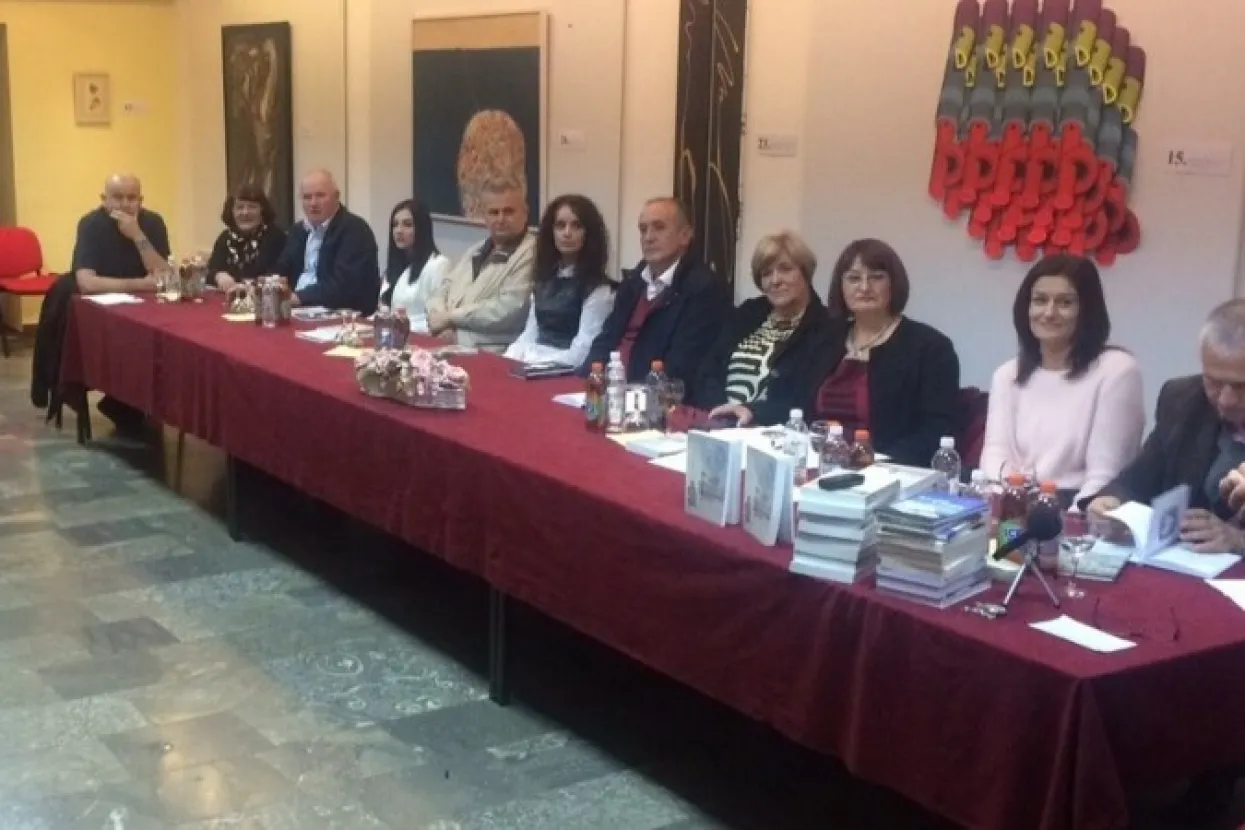 U okviru Mjeseca hrvatske knjige u petak je organizaciji Kulturno-informativnog centra Tomislavgrad održana književna večer &quot;Kraljevstvo riječi&quot; s Društvom hrvatskih književnika Herceg Bosne