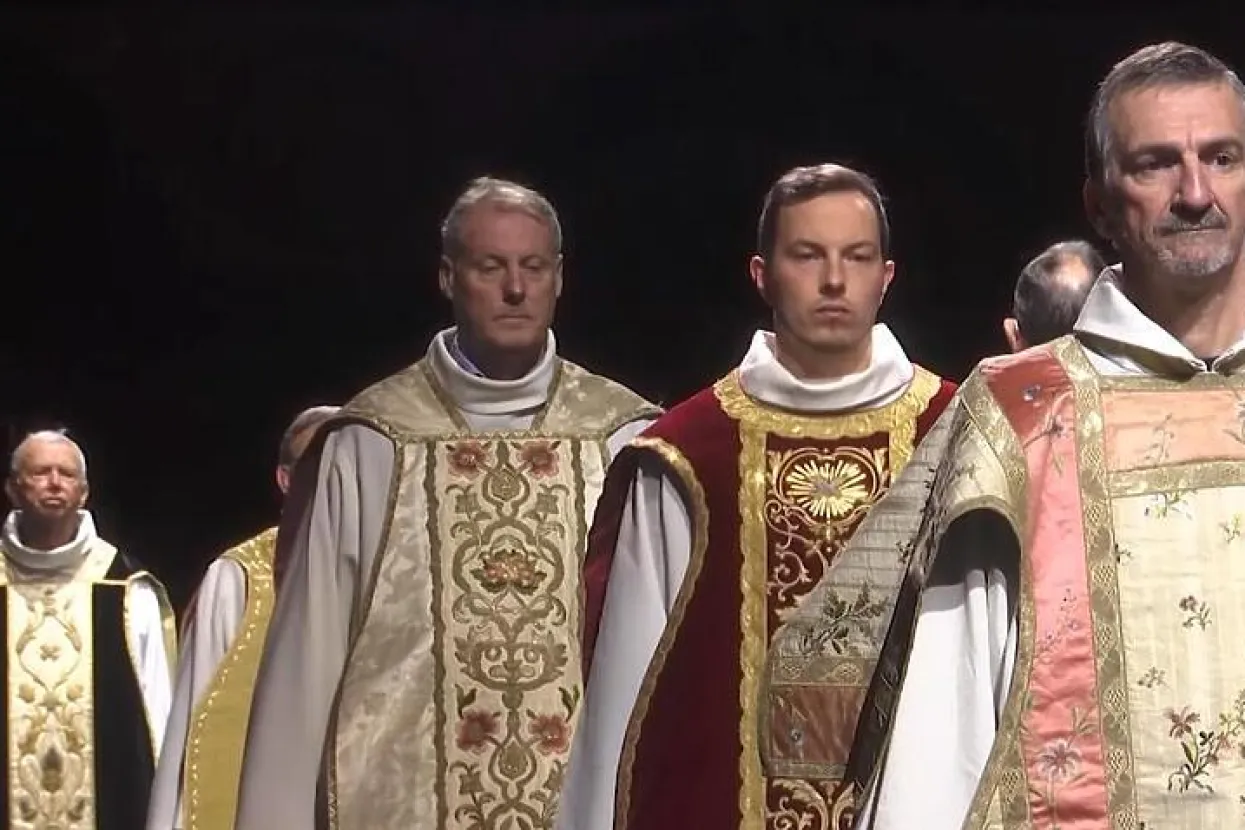 Manekeni u svećeničkoj odjeći