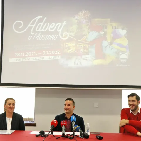 MOSTAR, 19. studenoga &ndash; Mostarski Advent 2021. obogaćen novim sadržajima i konceptom, svoja vrata posjetiteljima trebao bi otvoriti 28. studenoga i trajat će do 9. siječnja 2022. godine, a za organizaciju Adventa i dočeka Nove godine iz gradskoga proračuna neće biti izdvojena nijedna marka.