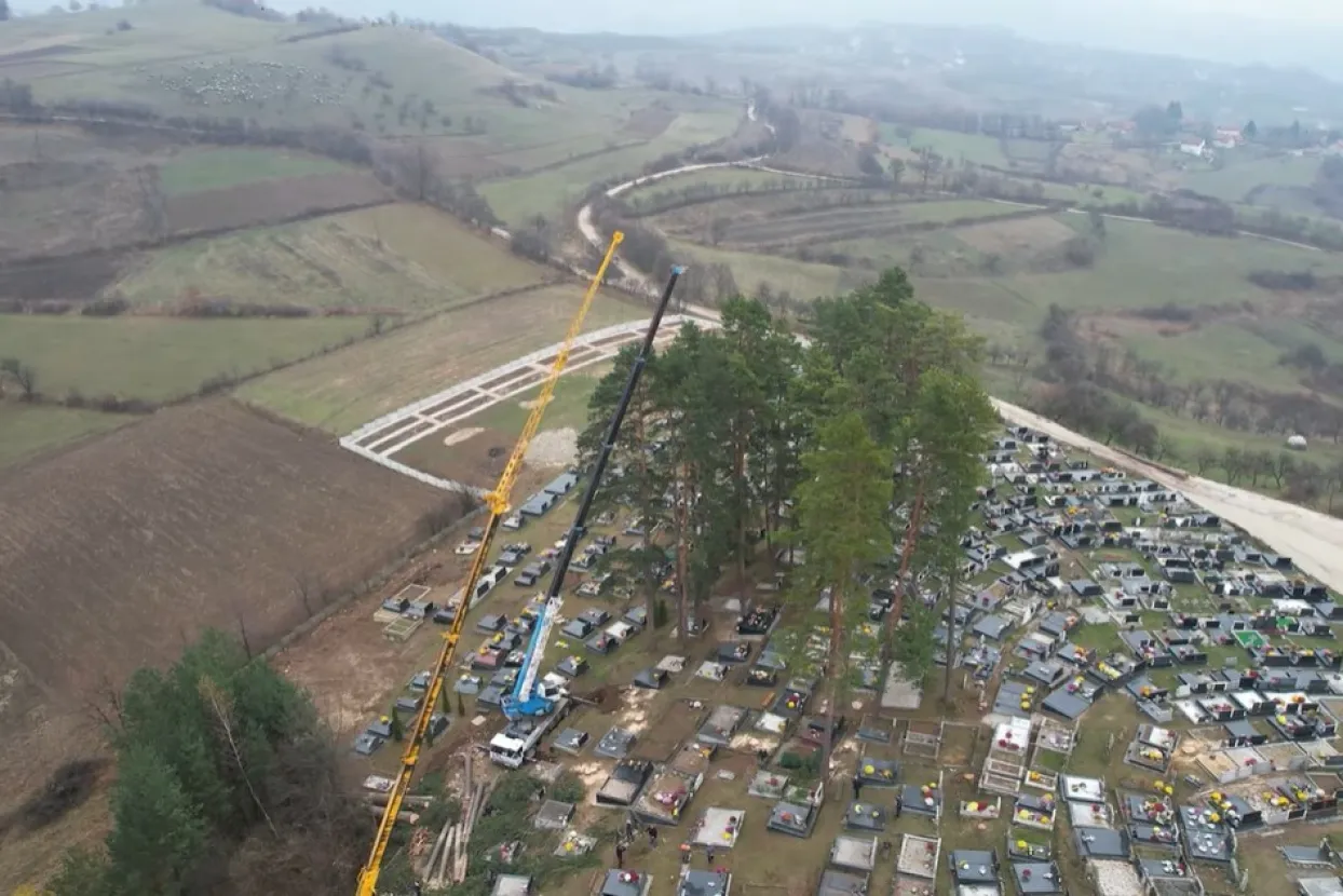 Majstorski uklonili stotinu stabala iz groblja Gradac
