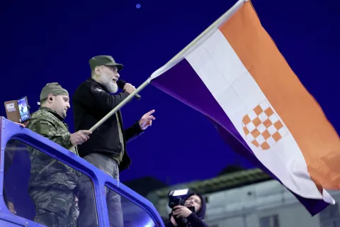 20.11.2021., Zagreb - Gradjanska udruga "Inicijativa prava i slobode" organizirala je prosvjed protiv COVID potvrda pod nazivom "ZAjedno za Slobodu" koji je krenuo s lokacije Trga Francuske Republike i Trga zrtava fasizma te je odrediste obje kolone na Trgu bana Josipa Jelacica.