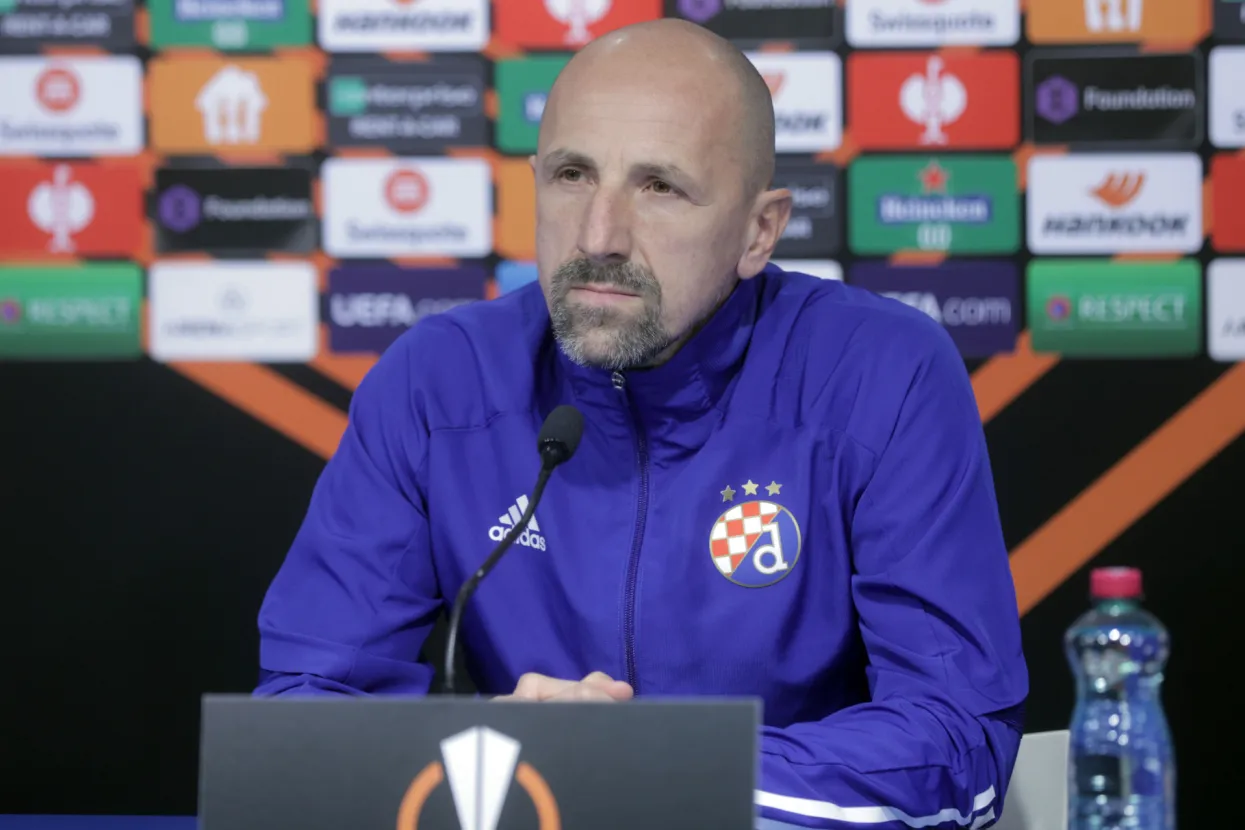 Zagreb, 24.11.2021 - Tiskovna konferencija GNK Dinama pred utakmicu 5. kola UEFA Europa lige, GNK Dinamo &ndash; KRC Genk. Na slici trener Damir Krznar.
Foto HINA/ Dario GRZELJ/ dag