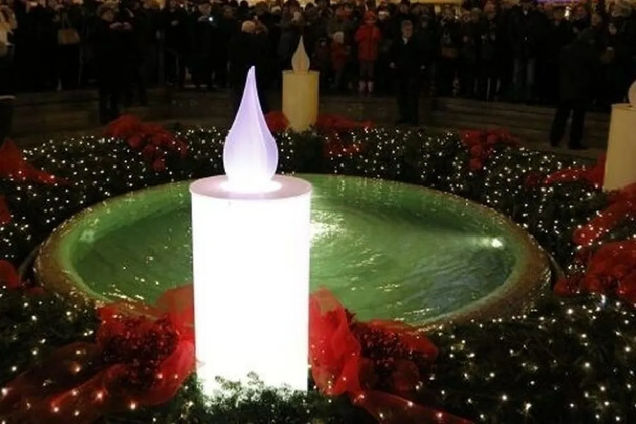 Zapaljena prva svijeća