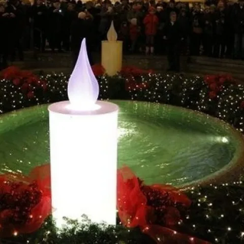 Zapaljena prva svijeća