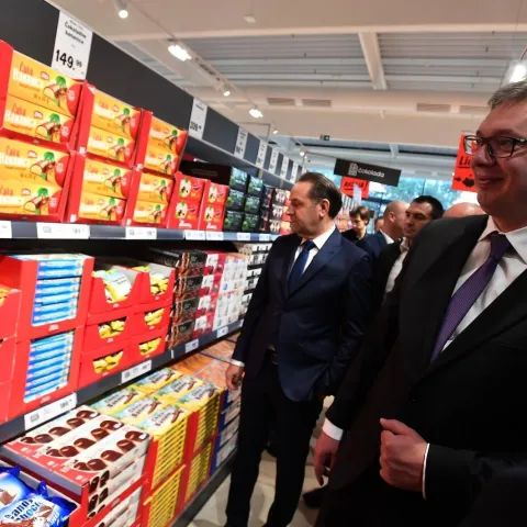 U Beogradu otvoreno pet Lidl trgovina 11.10.2018., Beograd, Srbija - Tvrtka Lidl otvorila je danas 16 trgovina u 12 gradova sirom Srbije, od cega pet u Beogradu. Potrosacima je na raspolaganju 1 500 brendova, od toga 350 iz domace proizvodnje. Otvorenju je prisustvovao predsjednik Srbije Aleksandar Vucic. Photo: Srdjan Ilic/PIXSELL.