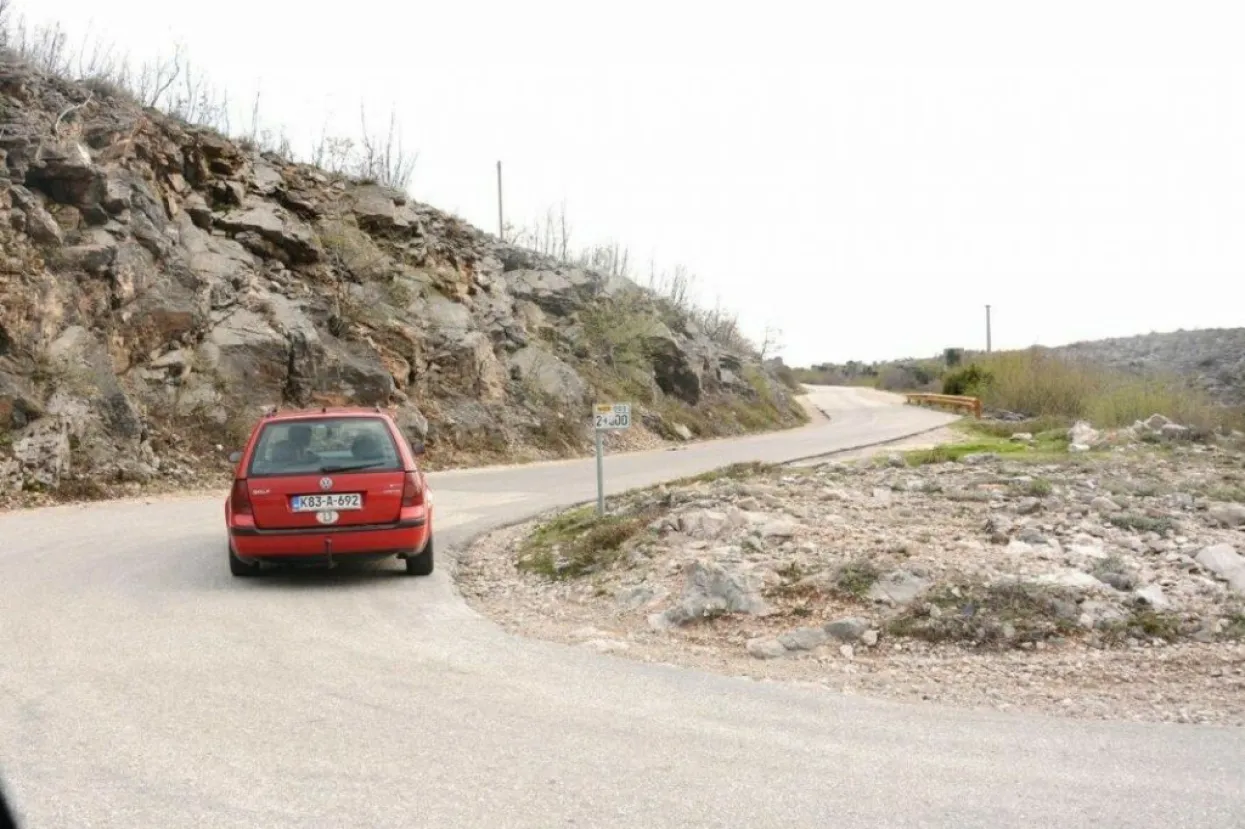 Ovako sada izgleda cesta od Draceva preko Svitave i Hutova do Ravnog