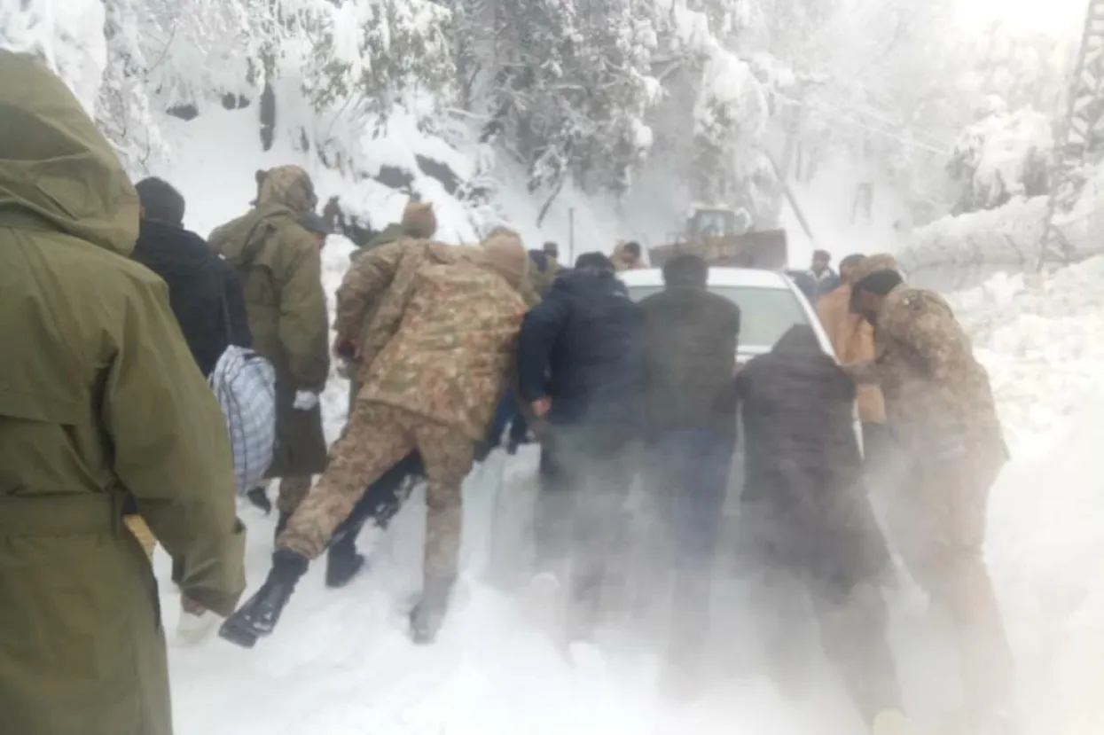 Pakistanska vojska pomaže unesrećenima