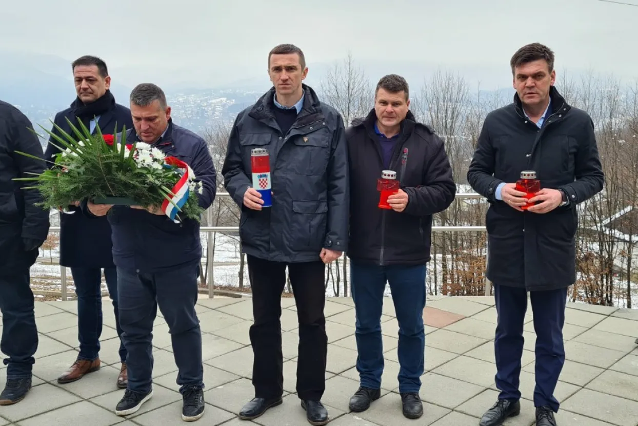 Gradonačelnik Vukovara Ivan Penava posjetio spomen obilježje Križančevo selo