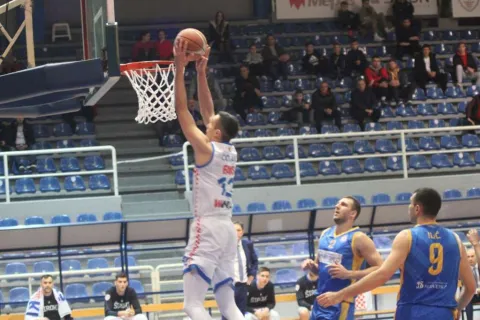 Široki slavio protiv Proma na Pecari