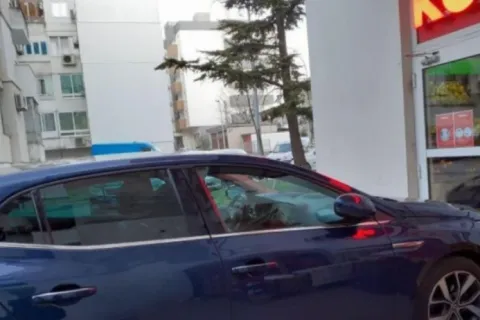 Blokirao ulaz u trgovinu