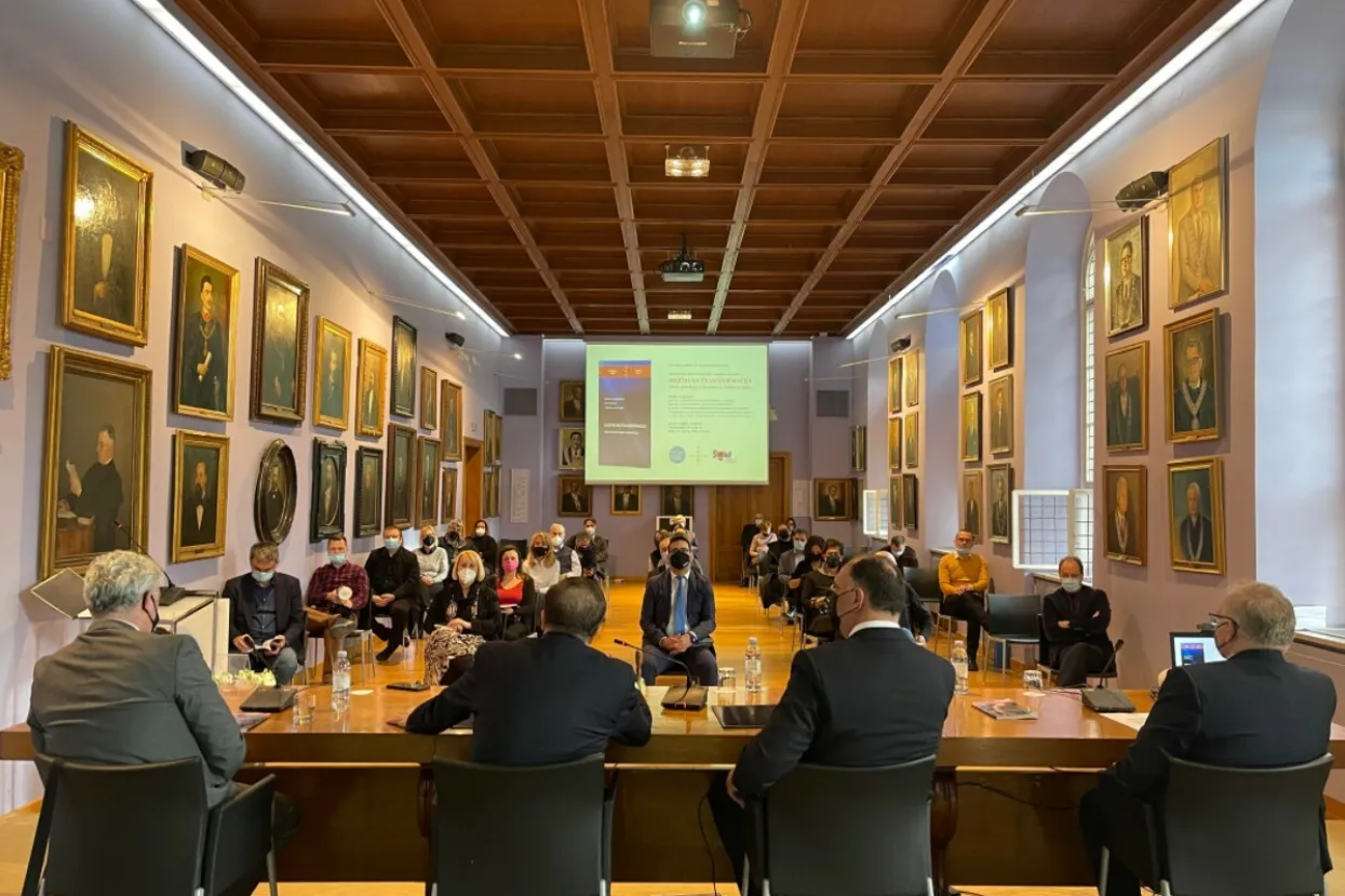 Iz tiska je izašla knjiga DIGITALNA TRANSFORMACIJA Novi pristupi i izazovi u obrazovanju jedan od autora knjige je doc. dr. sc. Marko Odak prodekan za nastavu na Filozofskom fakultetu Sveučilišta u Mostaru.