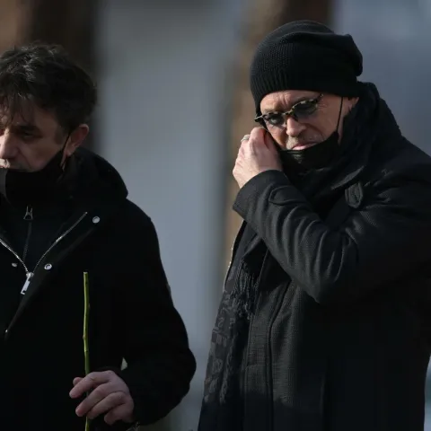 27.01.2022., Zagreb - Posljednji ispracaj legendarnog pjevaca Akija Rahimovskog na zagrebackom Mirogoju u Aleji velikana. Photo: Igor Soban/PIXSELL