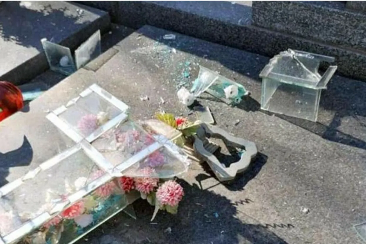 Oskvrnuto više grobnica u katoličkom groblju kod Mostara