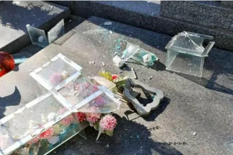 Oskvrnuto više grobnica u katoličkom groblju kod Mostara