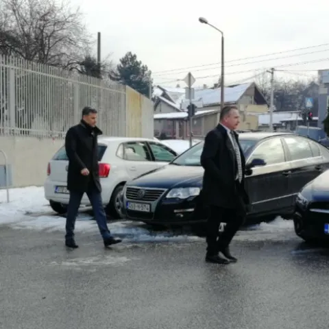 Dolazak Solaka i Novalića na ročište