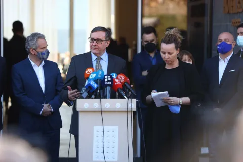 Palmer i Sattler nakon neumskih pregovora
&nbsp;