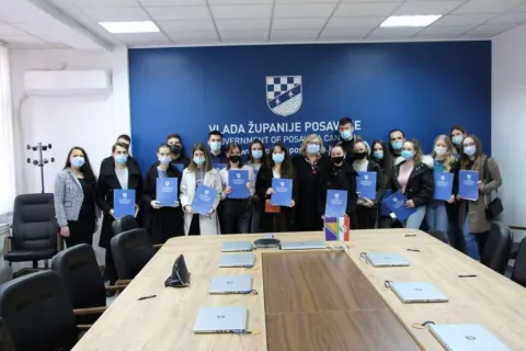 Vlada Županije Posavske stipendira 28 studenata