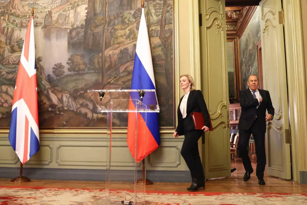 Liz Truss i Sergej Lavrov