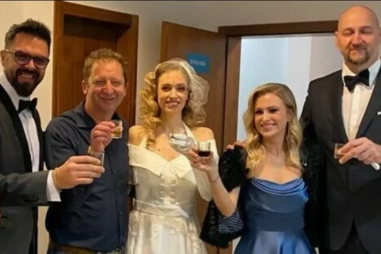 Dino Rađa u dru&scaron;tvu mladenaca